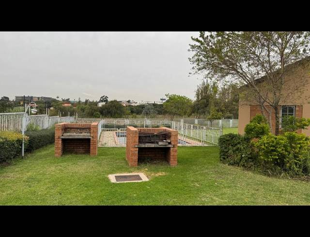 2 BEDROOM TOWNHOUSE FOR SALE IN ERAND GARDENS